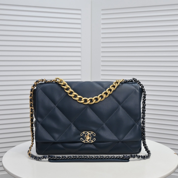 シャネルバッグ正面デザイン